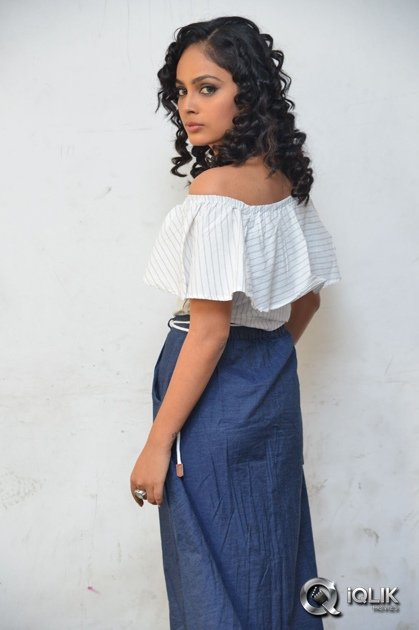 Nandita-Swetha-at-Ekkadiki-Pothavu-Chinnavada-Movie-Promotions